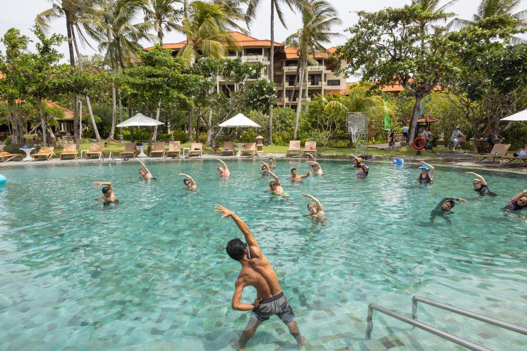 Ayodya Resort Bali Nusa Dua  Bagian luar foto A water aerobics class