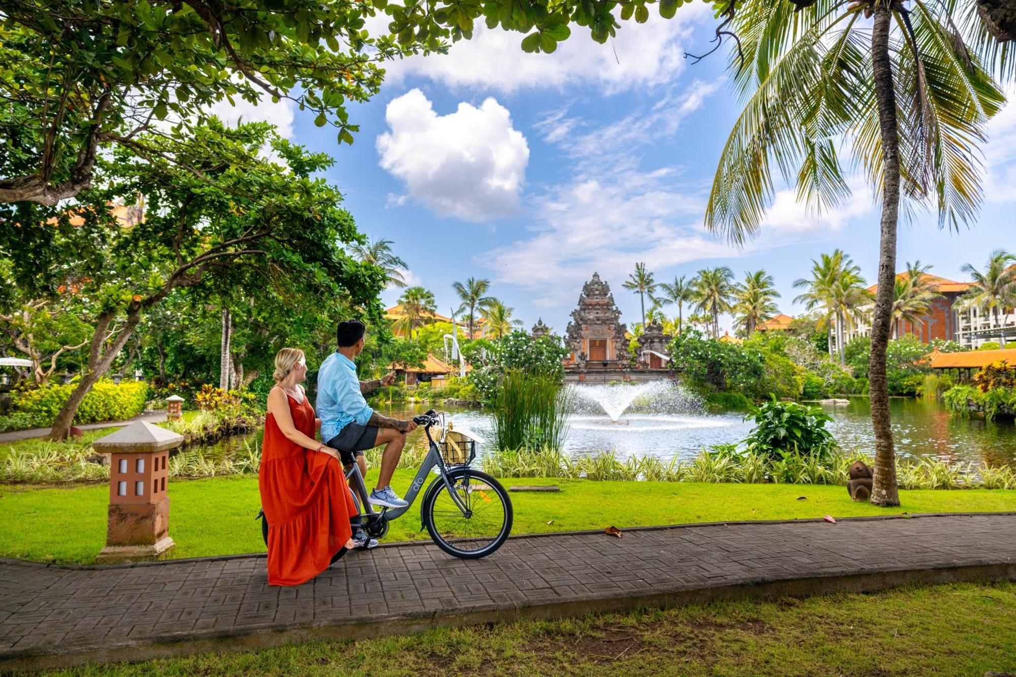 Ayodya Resort Bali Nusa Dua  Bagian luar foto A couple cycling in Bali