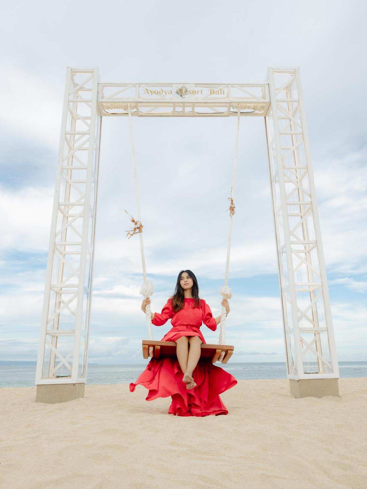 Ayodya Resort Bali Nusa Dua  Bagian luar foto A woman on a swing