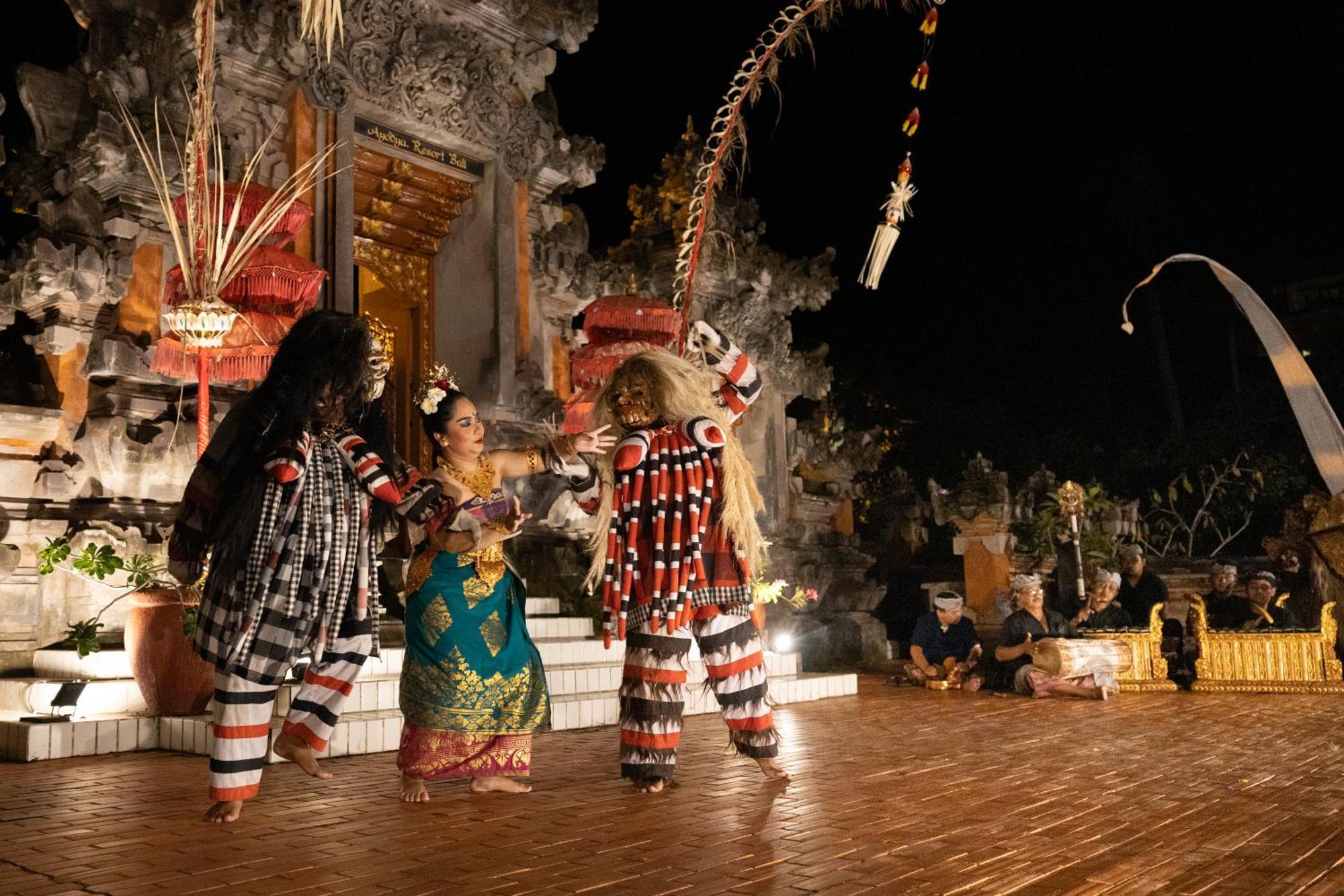 Ayodya Resort Bali Nusa Dua  Bagian luar foto A traditional dance in Bali
