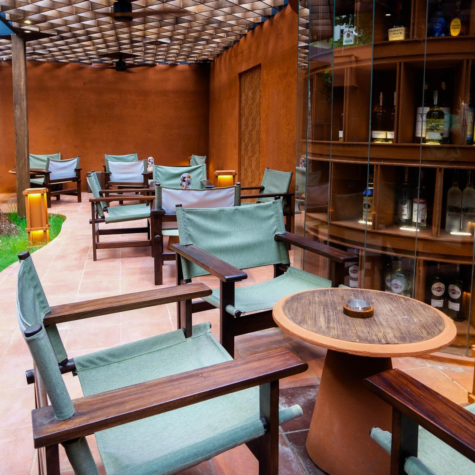 Ayodya Resort Bali Nusa Dua  Bagian luar foto The bar at the hotel