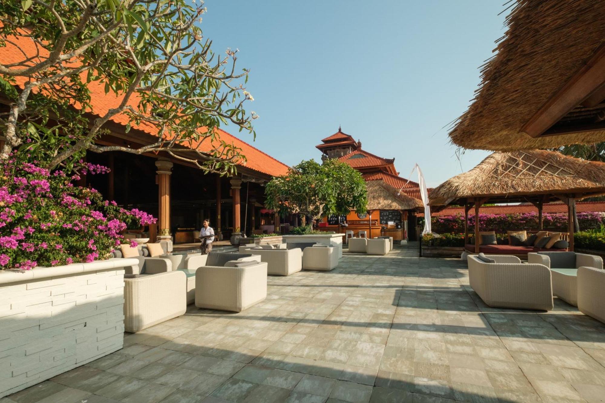 Ayodya Resort Bali Nusa Dua  Bagian luar foto The lobby of the hotel