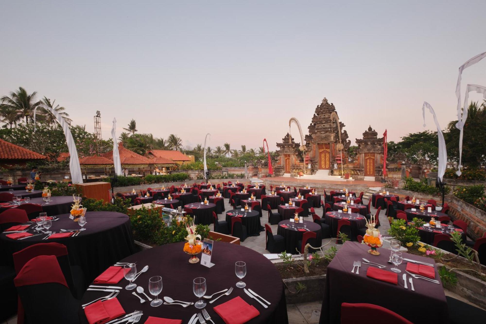 Ayodya Resort Bali Nusa Dua  Bagian luar foto The resort's main restaurant, the "Bale Kulkul"